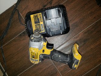 Impact Set Dewalt in Good Condition For Sale 