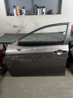 2018-2019-2020-2021-2022-2023-2024-2025-2026 TOYOTA CAMRY LEFT FRONT DOOR OEM USED #11163