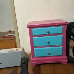 Little Girls Dresser Mirror And Nightstand 