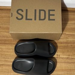 Black Yeezy Slides - Size 8 Brand New Condition Box & Tags Included