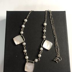 925 Sterling Silver Mother Of Pearl Ladies Necklace Size 16”