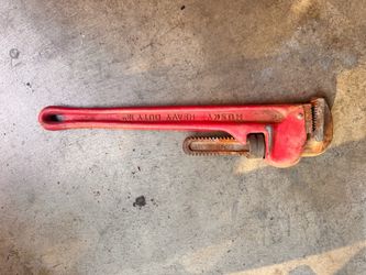 Husky 18-inch Heavy-Duty Cast Iron Pipe Wrench