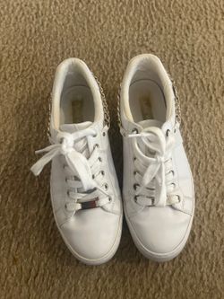 C505 Nine West White Chain Detail Fashion Sneakers size 7.5 m well worn
