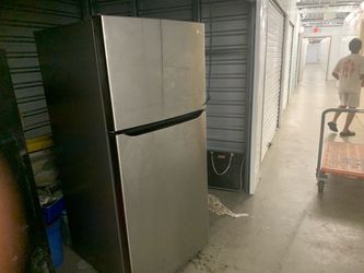LG 20.2 Cu. Ft. Stainless Steel Refrigerator/Freezer – Excellent Condition