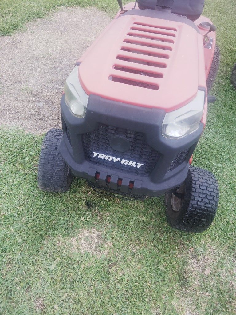 Troy-Bilt riding lawn mower needs deck