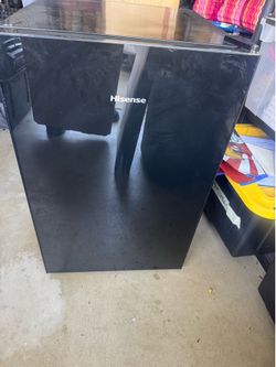 Hisense Mini Fridge (4.4 cu ft)