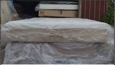 Tempurpedic Grand Bed King Size Mattress And Box Springs