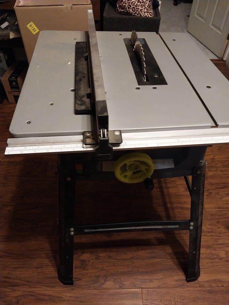 Mint condition. Table Saw With Stand, 15-Amp, 10-In.
Master mechanic, 10'', table saw with stand,