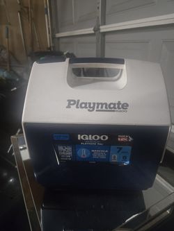 Like new playmate cooler no flaws perfect 7 quart