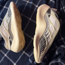 Yeezy 700