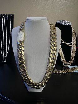 🔥24”   20mm 14k Gold over Stainless Cuban with Iced Coffin Lock 6aCz’s!!! Non Tarnish Wear Anywhere