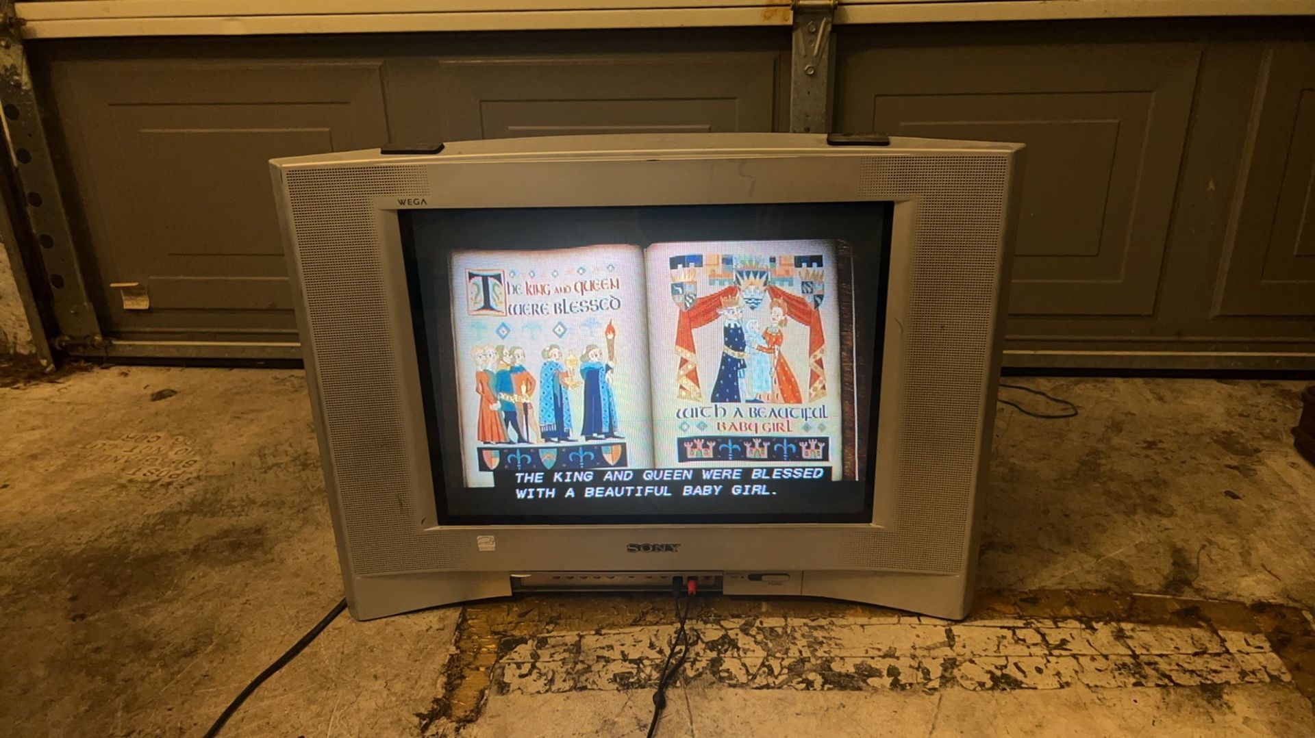 20” Sony Wega CRT TV KV-20FS120 old Retro gaming