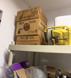 Clay pigeon thrower& 3 boxes of pigeons