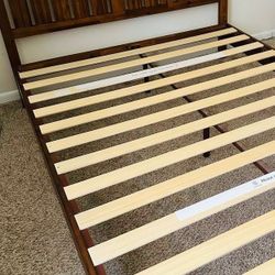 ZINUS Vivek Wood Platform Bed Frame with Headboard