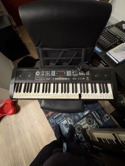 Electric piano With Music Holder And Cord