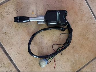 Turn signal, horn arm and wire harness for EZGo or ClubCar with universal pin jack. Will fit several other golf carts with similar female pin connecto