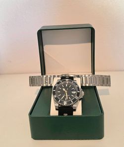 200m Diver-Style Watch with Rubber and Steel Bracelet