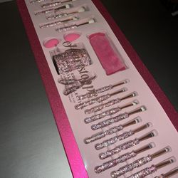 Heartstopper Pink Diamond Brush Set