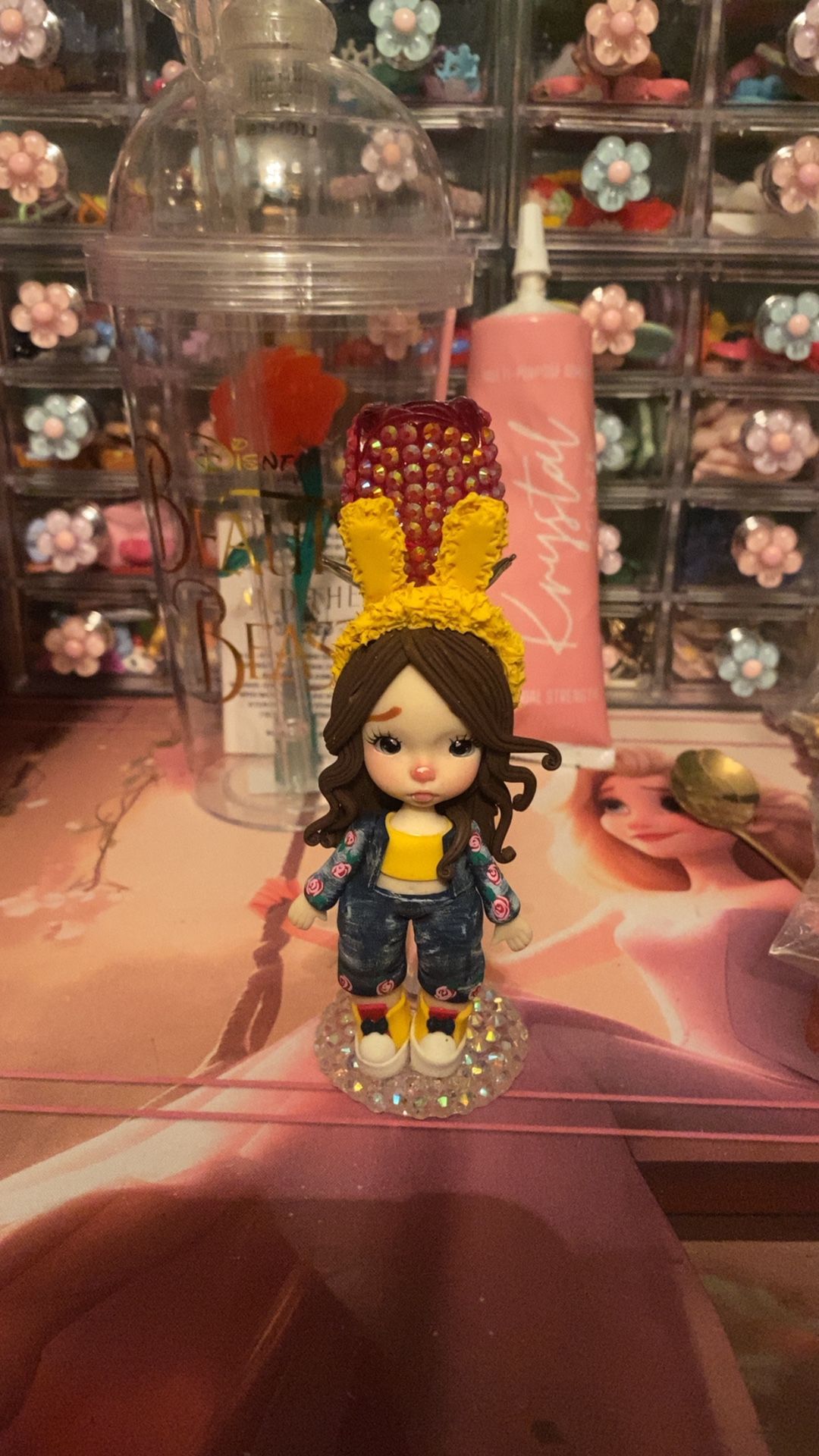 Bella Moderna Con Orejitas De Labubu