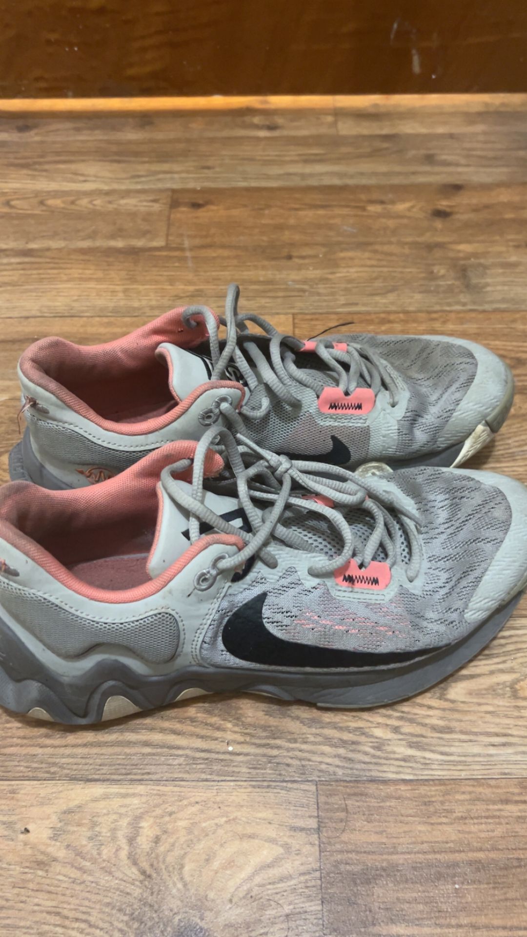 Giannis Shoes Size 9