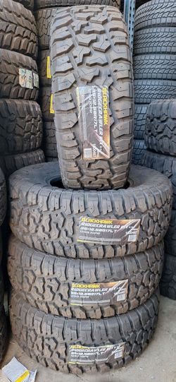 35x12.50R17 BlackHaw. Rt