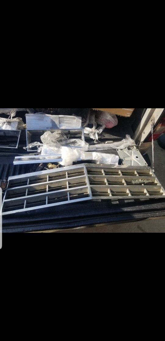 G BODY MOLDINGS GRILL FENDER TRIM