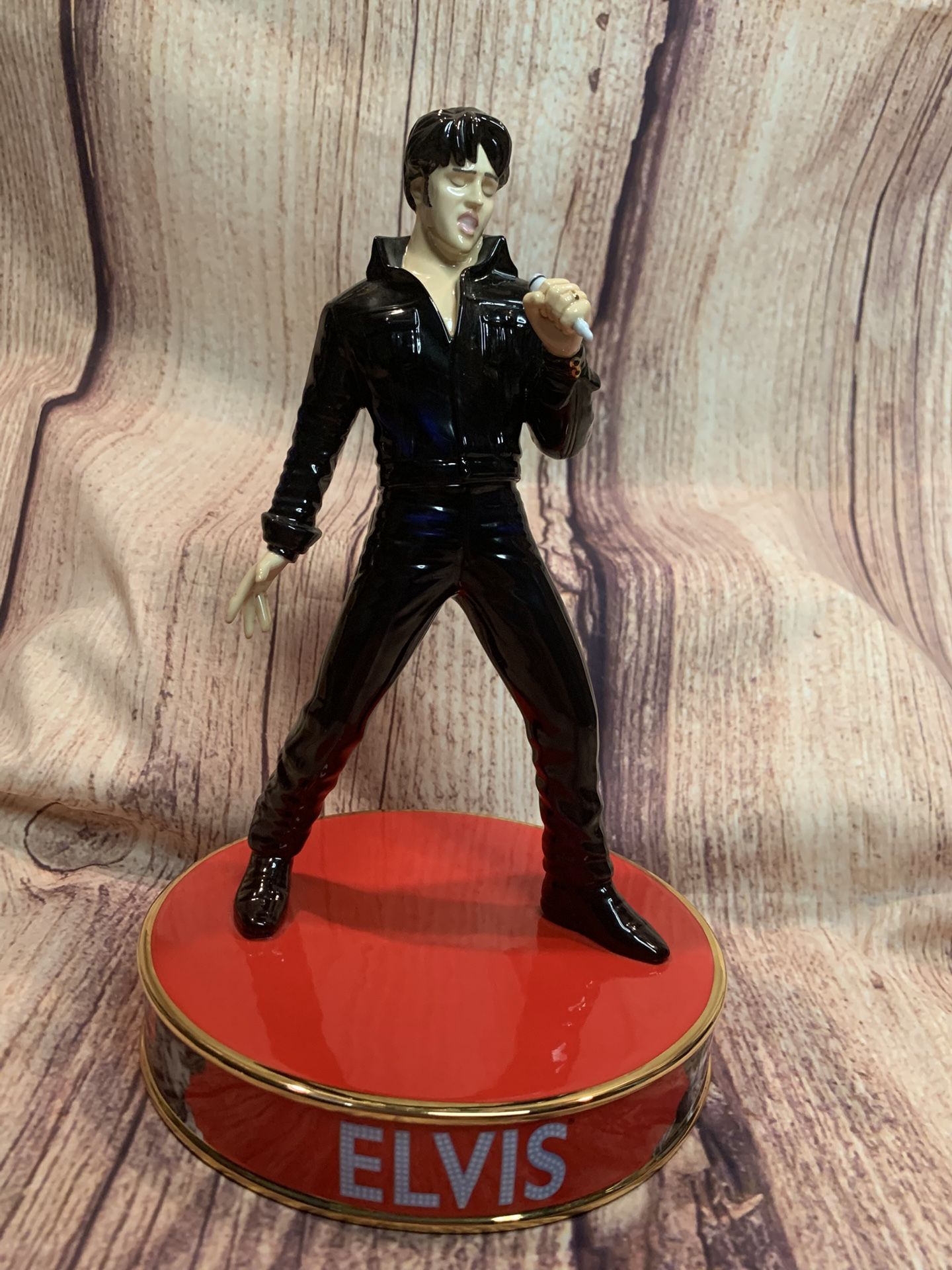 ROYAL DOULTON STAND UP EP 2 ELVIS FIGURINE