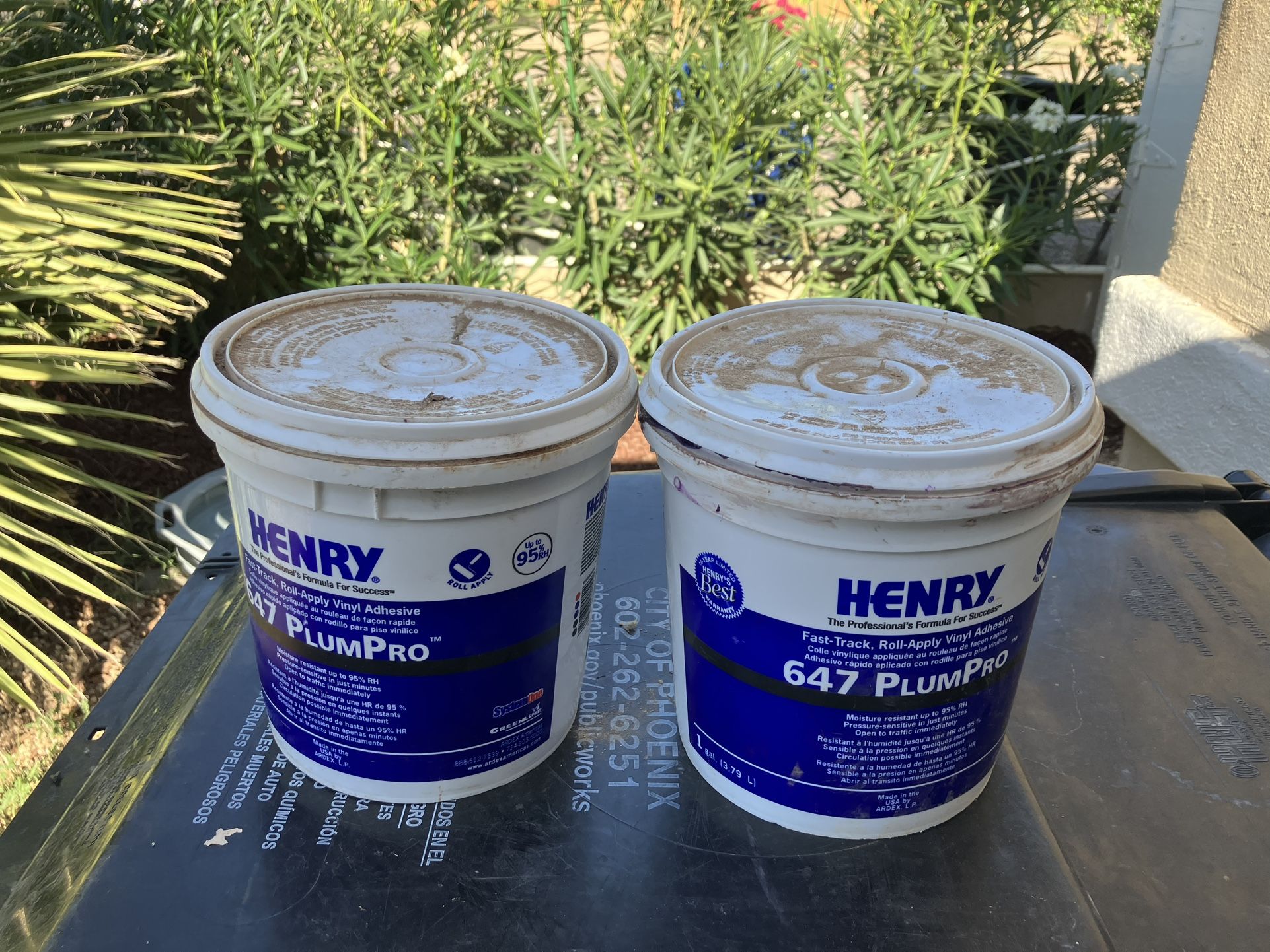 Free Henry Tile Glue