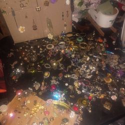 Lot Of Random Earrings Some Silver Maybe Some Gold