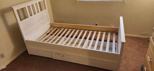FREE Kids Twin Size Bed w slide out drawers