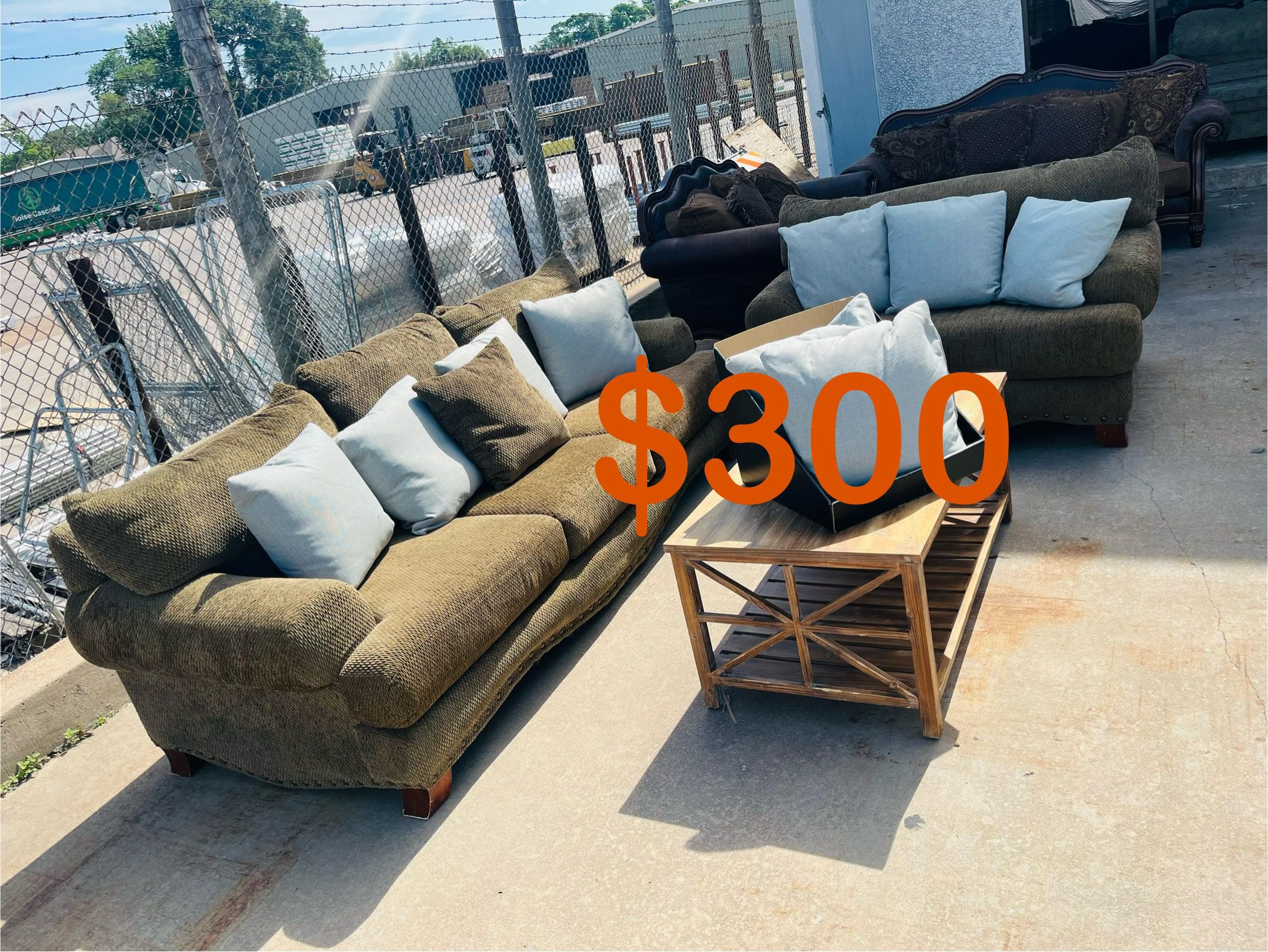 sofa sets, sectionals, recliners and armchairs🦋