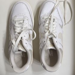 Nike womens Gamma Force. Size 8 