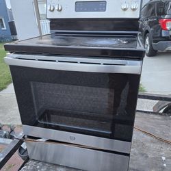 2 Yr GE Stove Stainless Steel 
