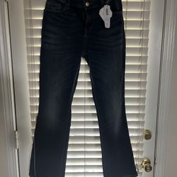 Brand new w/tag Chico's Women’s The Platinum Barely Boot Jeans, Size 00 Short.