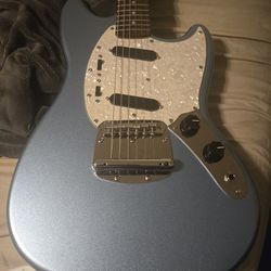 Fender FSR Classic Vibe 60s Mustang Laurel Fingerboard Lake Placid Blue squier squire