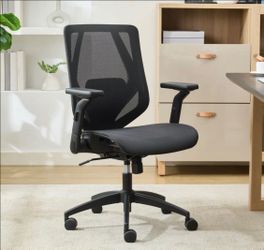 ** BRAND NEW IN BOX OFFICE CHAIR WITH MESH