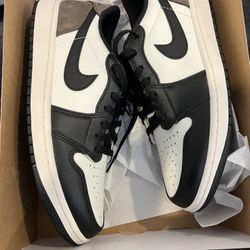 Jordan 1 Low  Mocha 9.5 Men