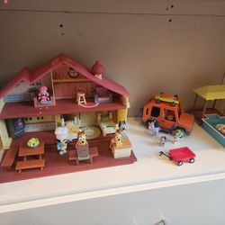 Bluey Playset with Figures, Accessories And Vehicle