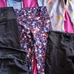 9 Pairs Of Leggings Size Small & Med All For $12.00