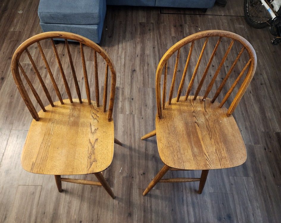 Set of 2 Wooden Bar Stools – Classic Windsor Style