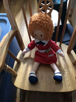 Vintage 1977 Annie Doll With Dog In Pocket 