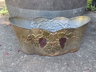 Nice Metal Decorative Planter With Grape Design