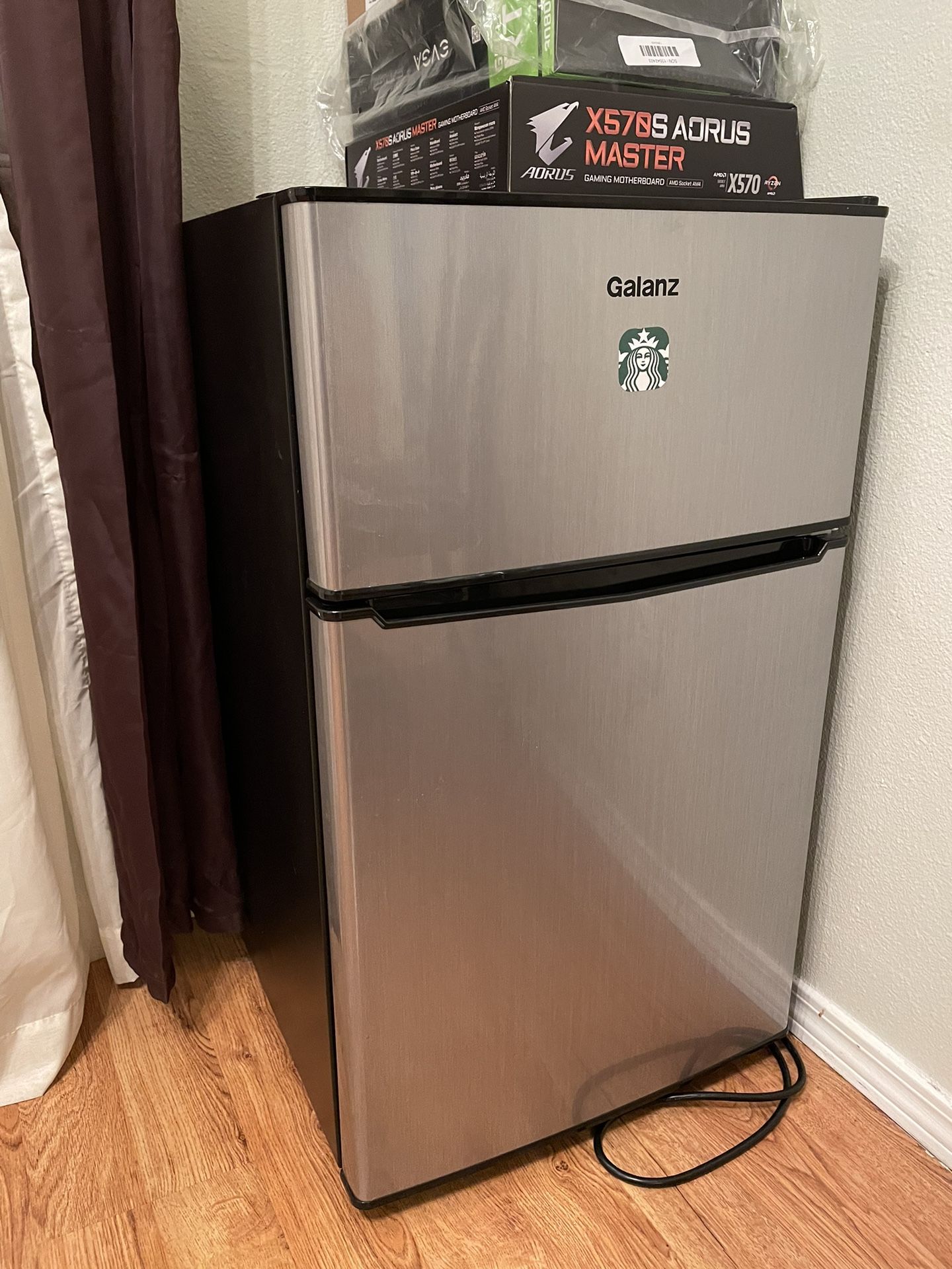 Galanz 3.1 cu ft Compact Refrigerator 