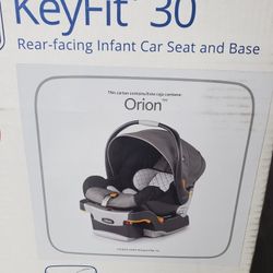 Chicco KeyFit 30 Infant Car Seat and base **NEW**