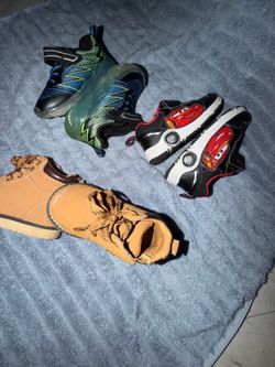 Boy shoes size ( 7 )