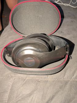 Beats Studio3 Noise cancelling  Over-Ear Headphones with Case