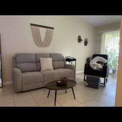 CITY FURNITURE ELECTRIC RECLINER. 