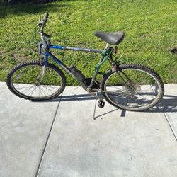 HUGFY MOUNTAIN BIKE.   26 Inch