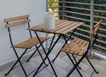 Outdoor patio table and chairs