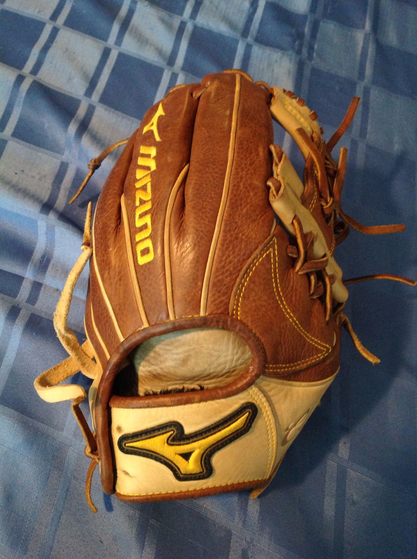 Mizuno 11 1/2 inch softball glove